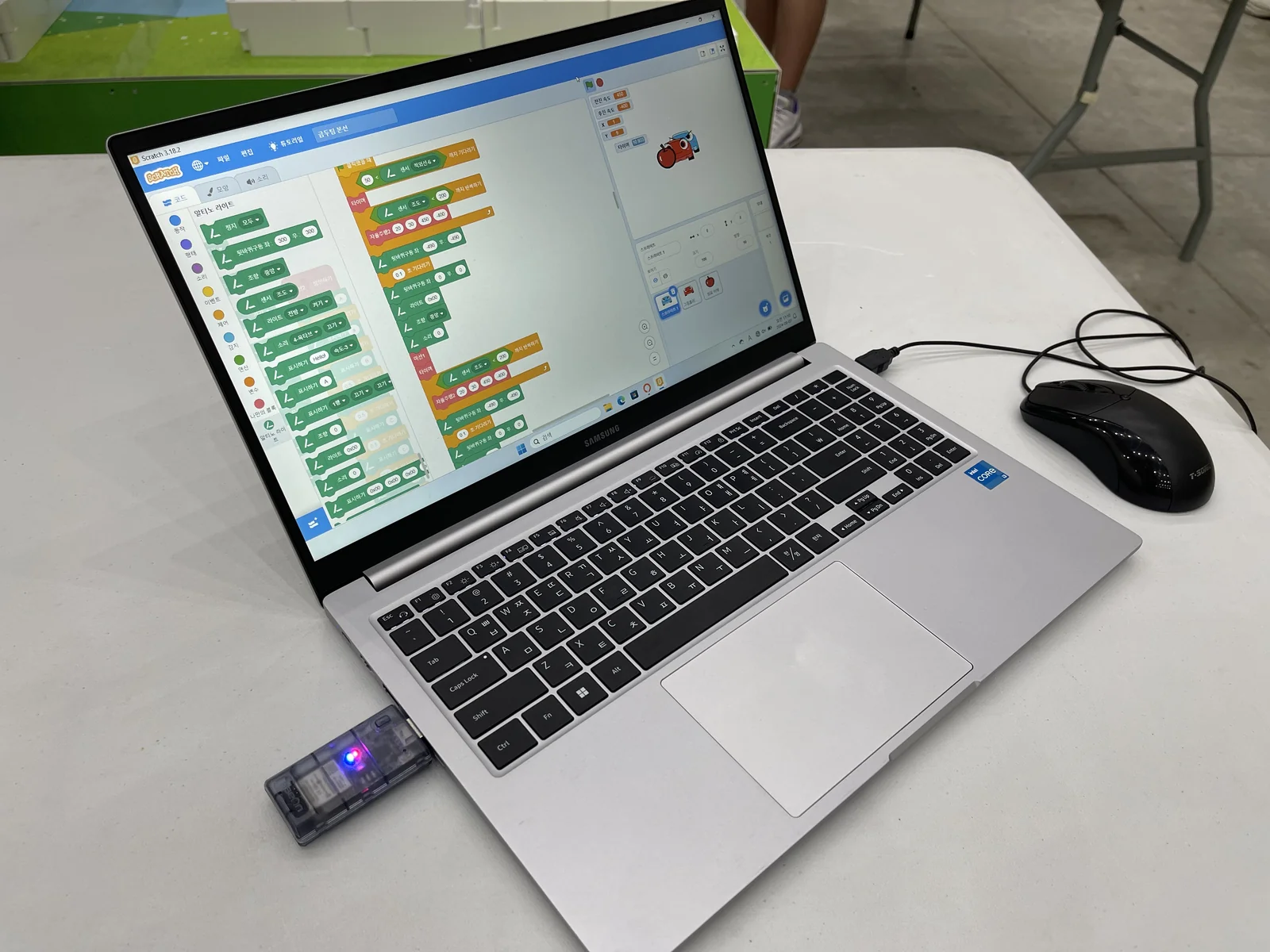 大会会場のブロックプログラミング画面