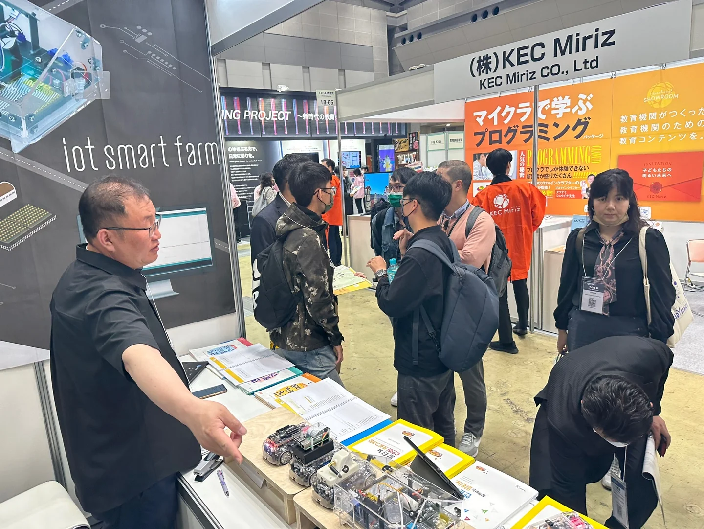 ブースでの製品説明